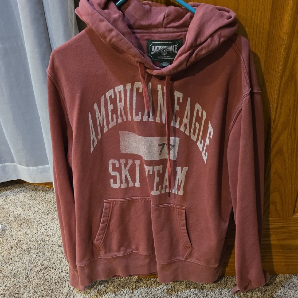 American Eagle Outfitters Men's Rose-Red Crewneck Hoodie with Ski Team Graphic